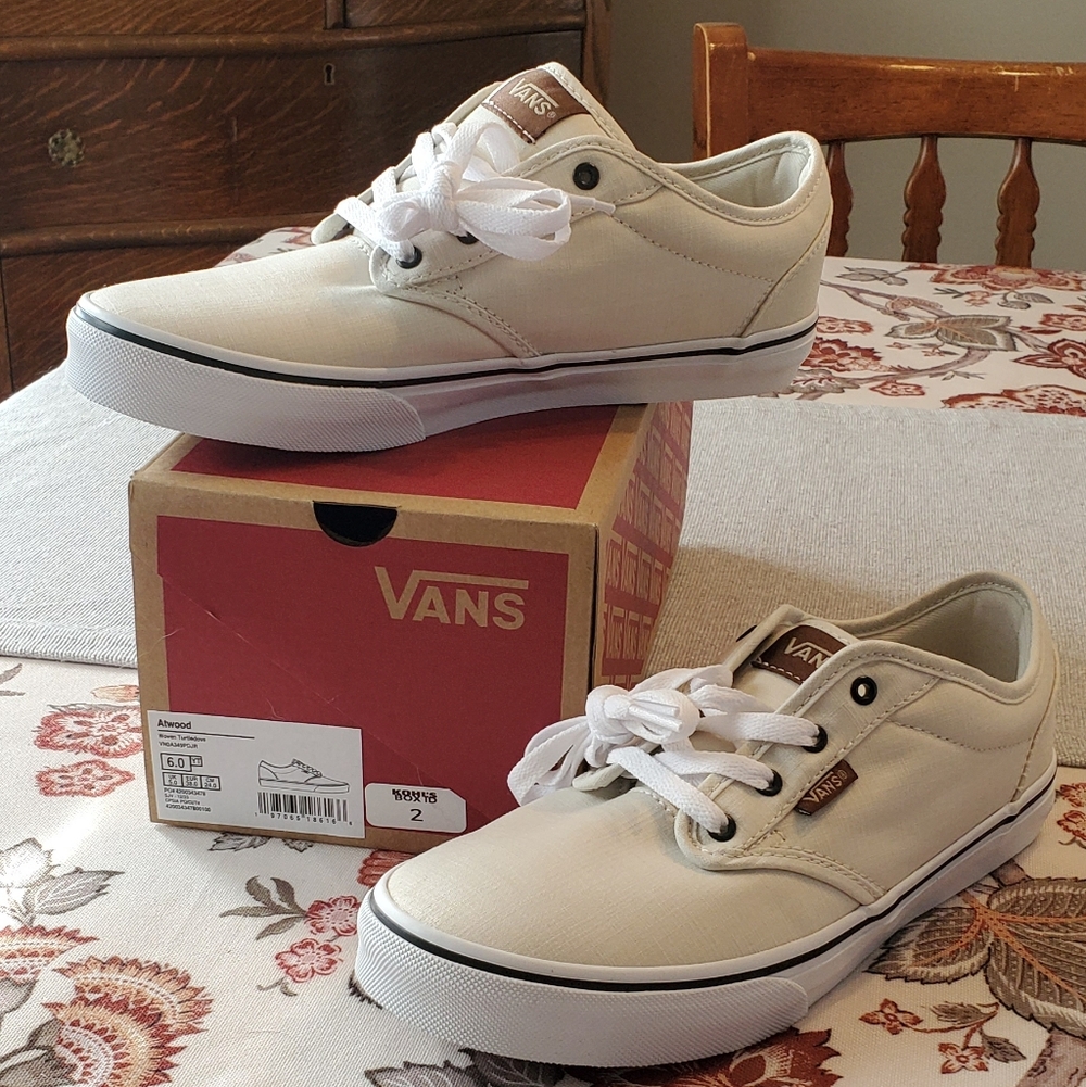 Vans Atwood Woven Turtledove youth skateboarding shoe. 